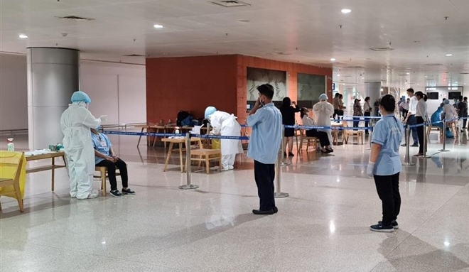 Tan Son Nhat airport operates normally following a coronavirus infection